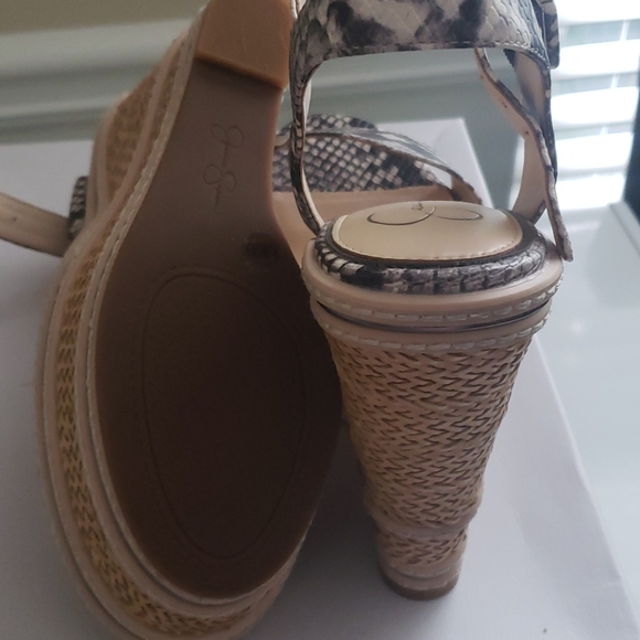 Shoes - Picture 4 of 4